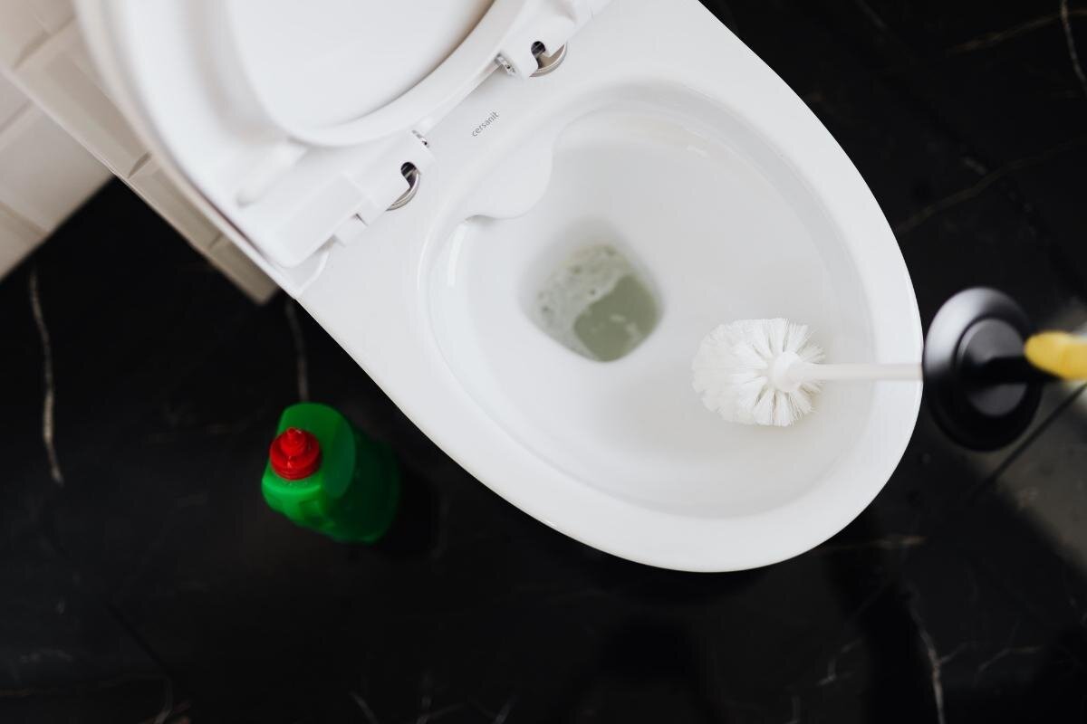 O vaso sanitário manchado não será mais problema depois de você conhecer essas dicas