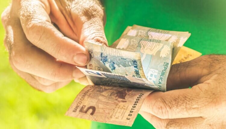 Caixa Econômica faz pagamento extra de até R$ 1.212,00 nesta segunda (17); saiba mais