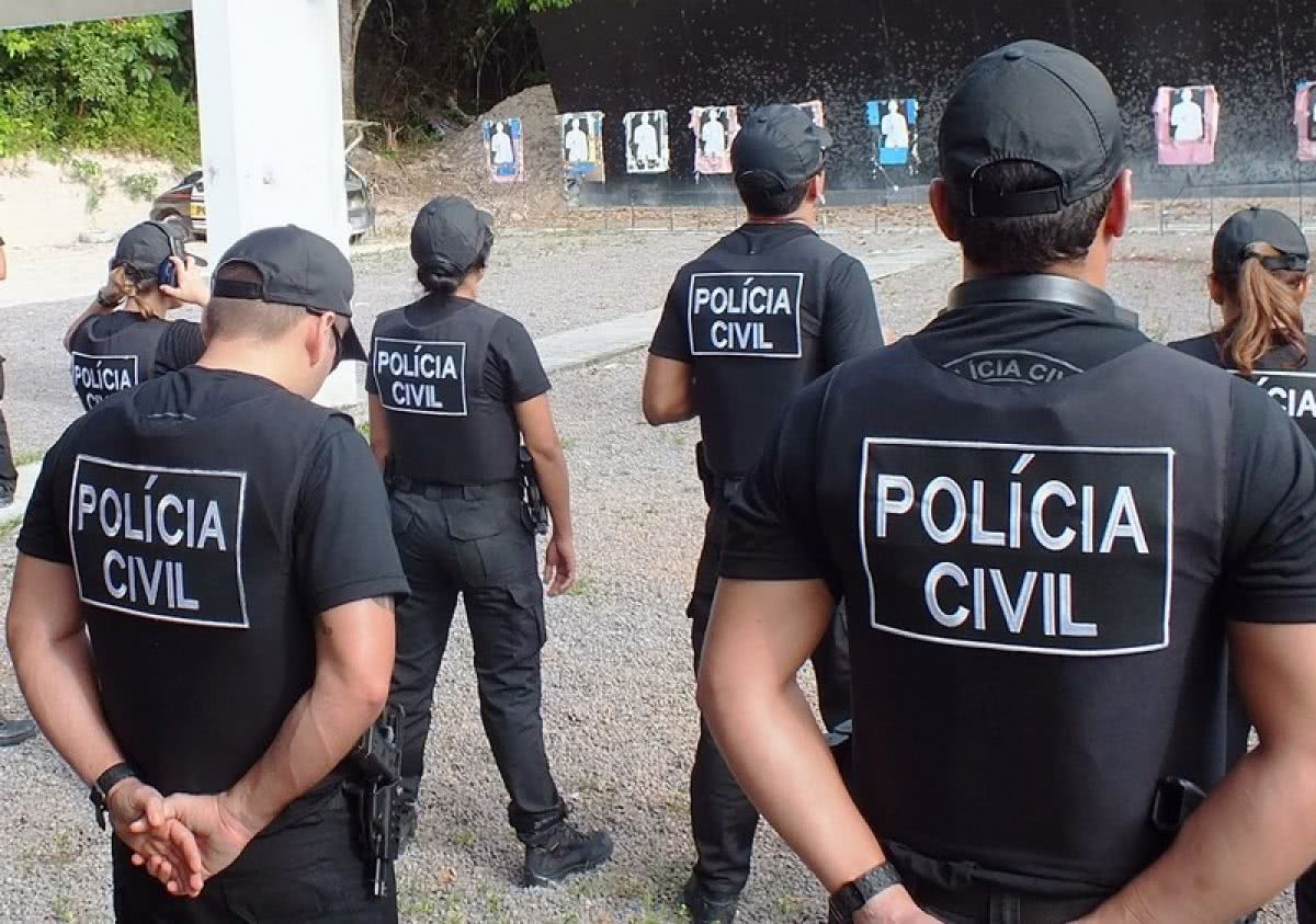 Trabajando de policía 👮‍♀️ in 2023