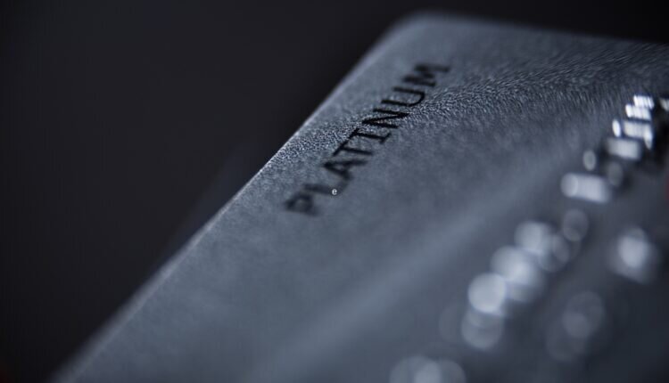 O que é um cartão Platinum? Conheça a diferença dele para os outros cartões comuns