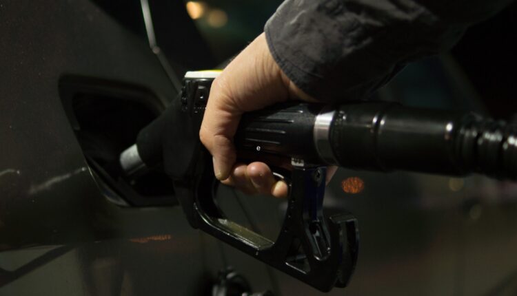 PREÇO DA GASOLINA volta a subir: veja o quanto está custando o litro do combustível