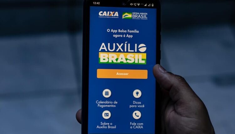 Auxílio Brasil: Lista de espera do programa volta a crescer