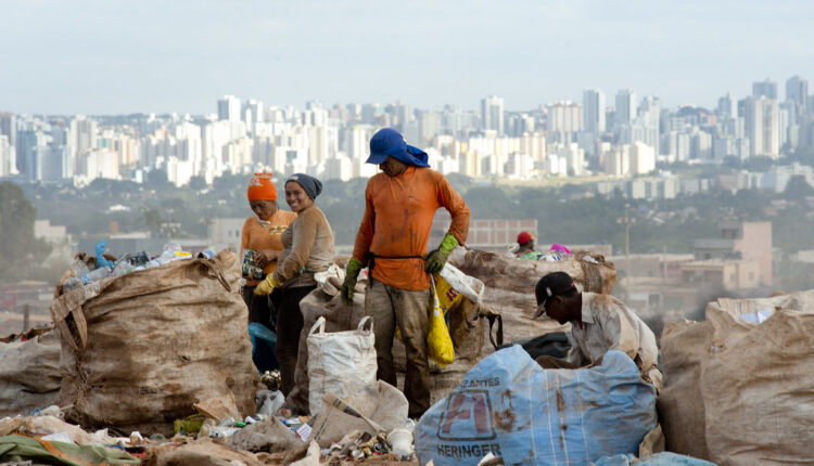 Extrema pobreza atinge recorde no Brasil; Veja os dados atualizados!
