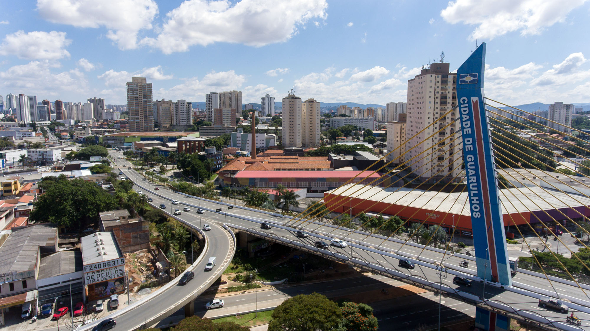 Avenida de Guarulhos é usada para a disputa de rachas - 17/02/2021 - São  Paulo - Agora