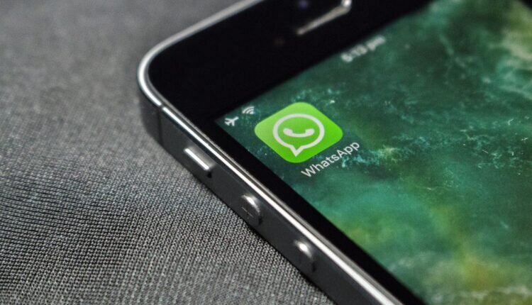 Whatsapp: ESTES aparelhos vão deixar de suportar o app em 2023; veja a LISTA - Reprodução Canva