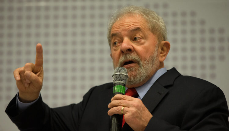 Lula diz que salário mínimo deve subir conforme crescimento da economia