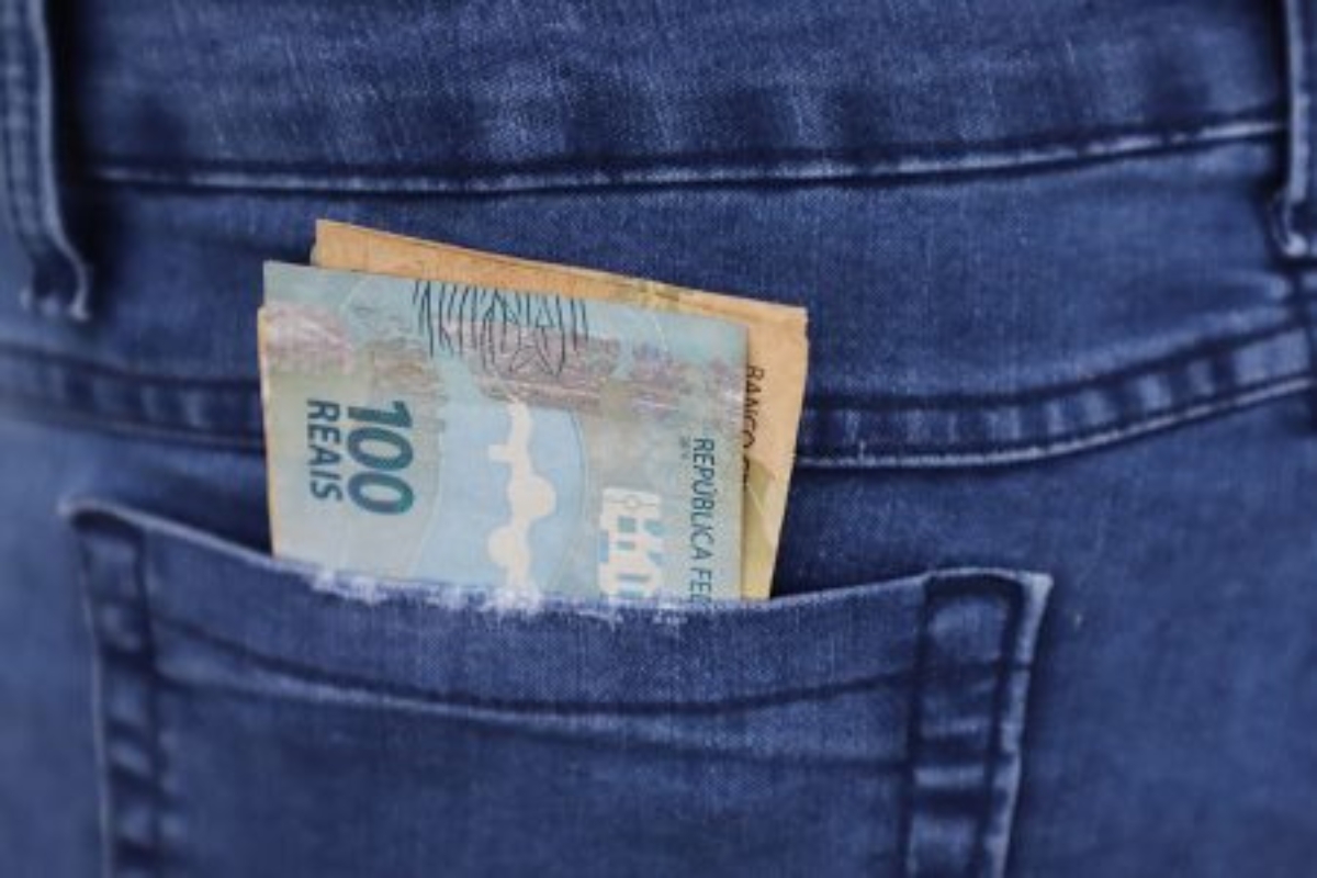 ATENÇÃO brasileiros! Pagamento de R$ 712,00 foi liberado HOJE (13/02); veja como receber