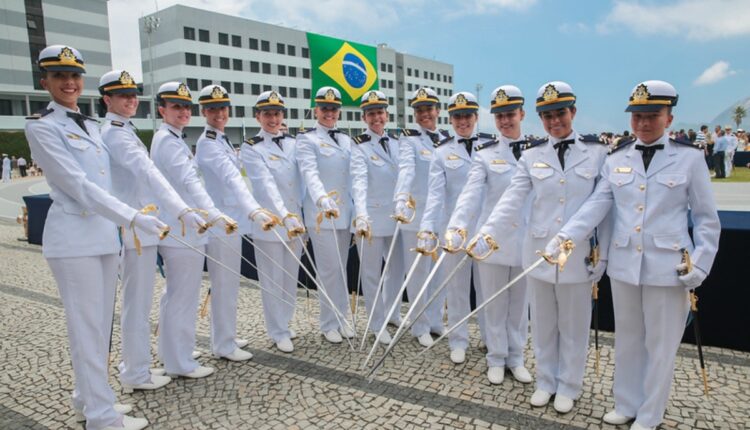 Saiba mais sobre concursos para mulheres na Marinha