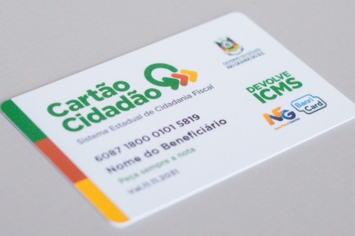 Governo DEVOLVE dinheiro do IMPOSTO aos brasileiros: pagamentos já começaram; veja como conseguir