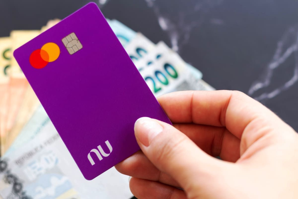 Nubank oferece cashback de até 1.500 para clientes que utilizarem o cartão de crédito. Imagem: Divulgação.