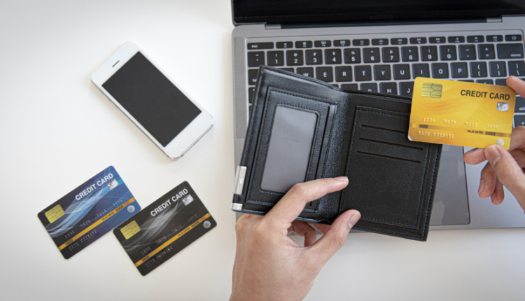 Cartão de crédito sem anuidade: centralize seus gastos e analise o cashback