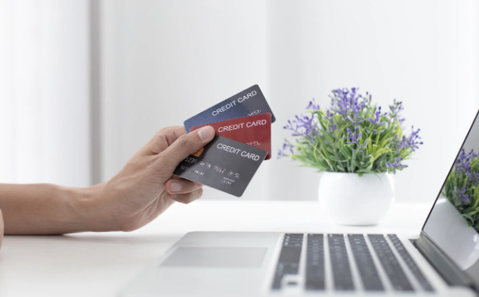 Cartão de crédito sem anuidade: considerações para planejar suas finanças