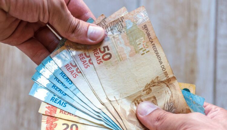 Concurso Público: confira 7 editais com salários que podem chegar a R$ 8 mil