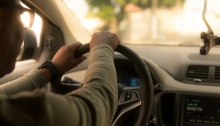 Confira algumas dicas de segurança para viagens de carro por aplicativo