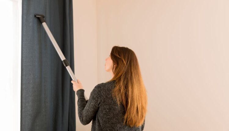 Descubra como secar cortinas em apartamento-Reprodução Canva