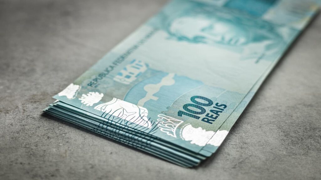 Nota rara de R$ 100. Foto: Andrzej Rostek / Shutterstock.com
