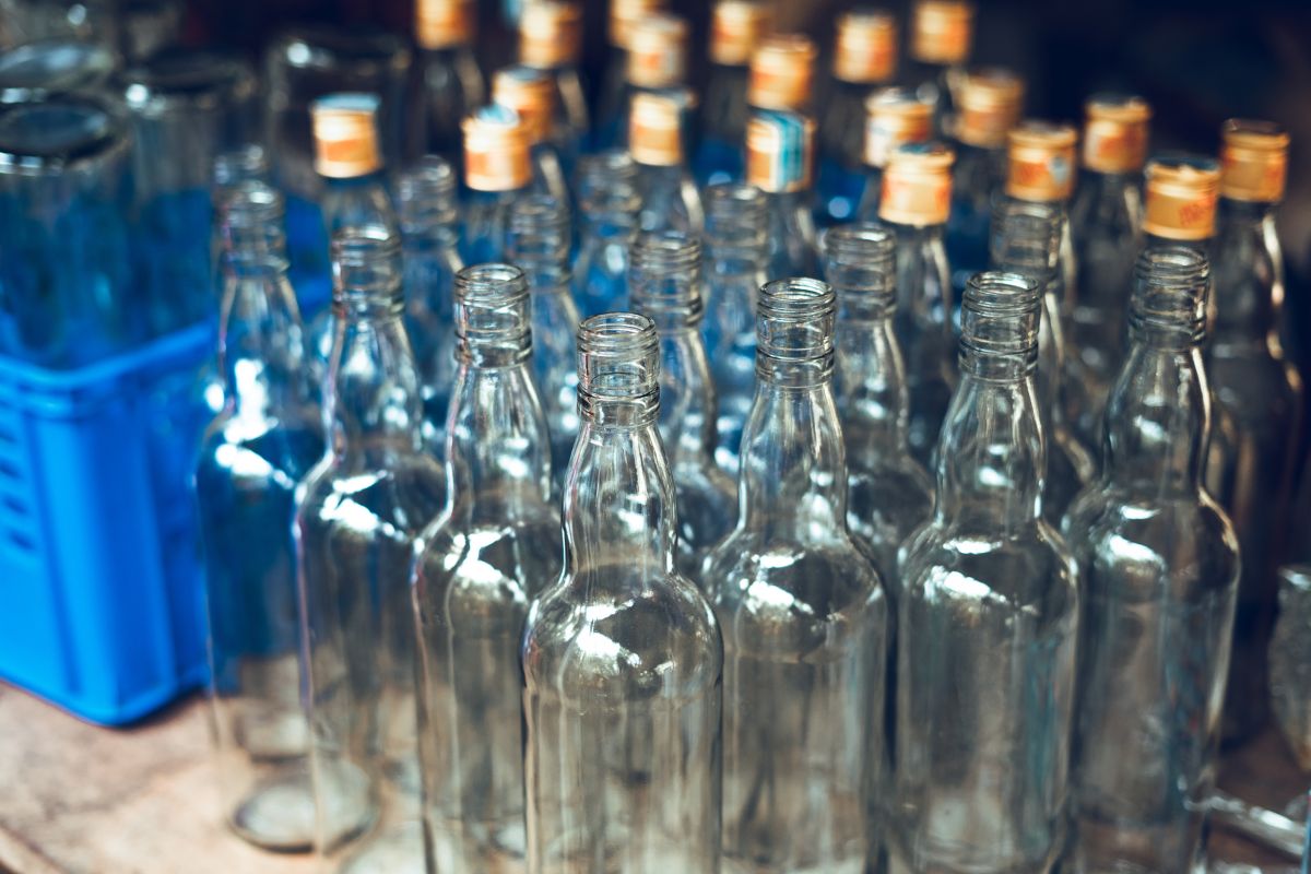 Reutilize garrafas de vidro- Reprodução Canva