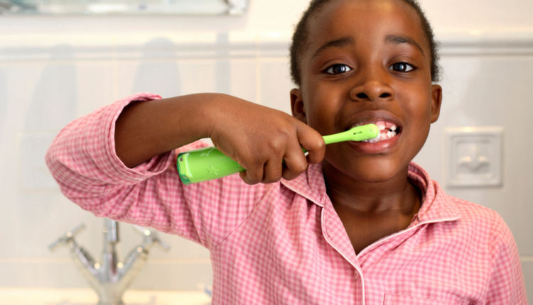 5 dicas para estimular seu filho a escovar os dentes