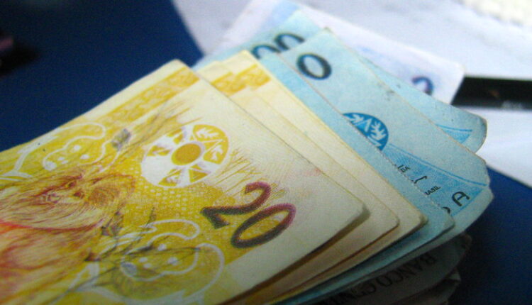 VITÓRIA: Dinheiro EXTRA em abril cai como um PRESENTE para quem tem carteira assinada
