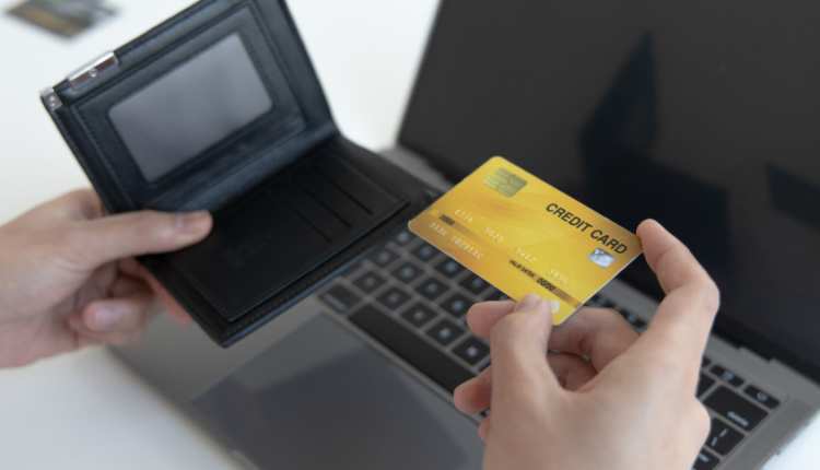Cashback, milhas e descontos: escolha o seu cartão de crédito sem anuidade