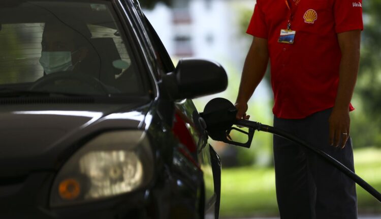 Como decisão da Opep pode deixar combustível mais caro no Brasil