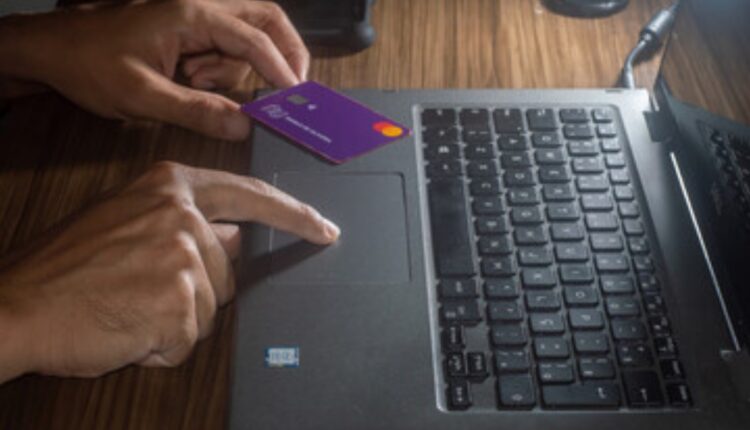 Como usar cartão de crédito Nubank pela primeira vez e aproveitar TODOS os benefícios