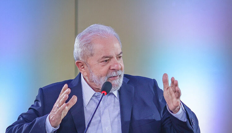 Concursos públicos: Lula assina reajuste salarial dos servidores federais