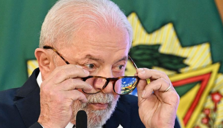 Lula anuncia aumento do salário mínimo e da isenção do Imposto de Renda; veja valores