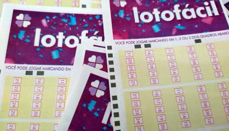 LOTOFÁCIL: quatro apostas acertam dezenas e dividem prêmio milionário