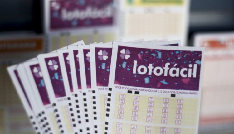 LOTOFÁCIL 2794 sorteia R$ 1,5 MILHÃO hoje (22/04); veja como jogar