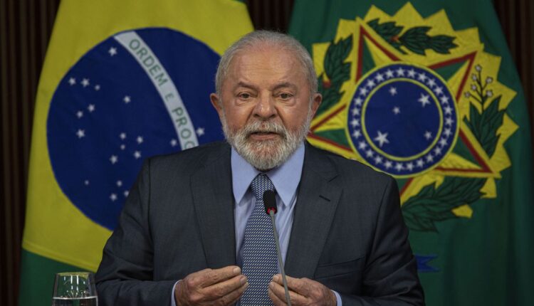 "Vamos desenrolar, pelo amor de Deus", diz Lula sobre Desenrola