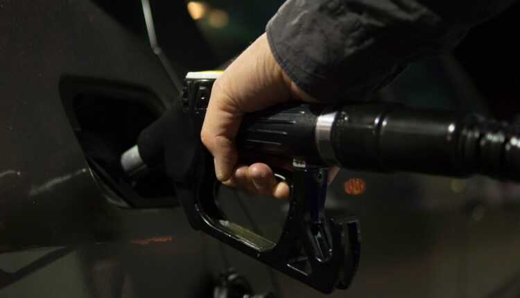 Governo estuda alterar porcentagem de etanol na gasolina; Existem riscos?