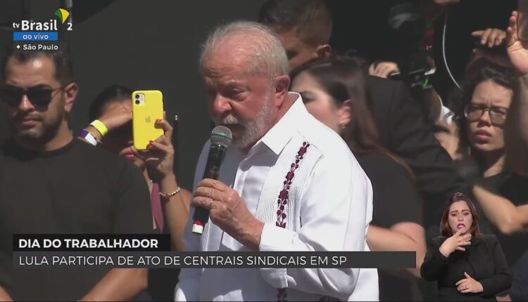 Lula fala em isentar cobrança do PLR de trabalhadores brasileiros