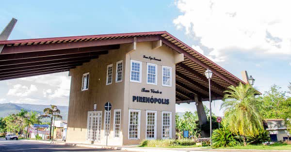Pirenópolis (GO) abre concurso com 188 vagas na área da educação