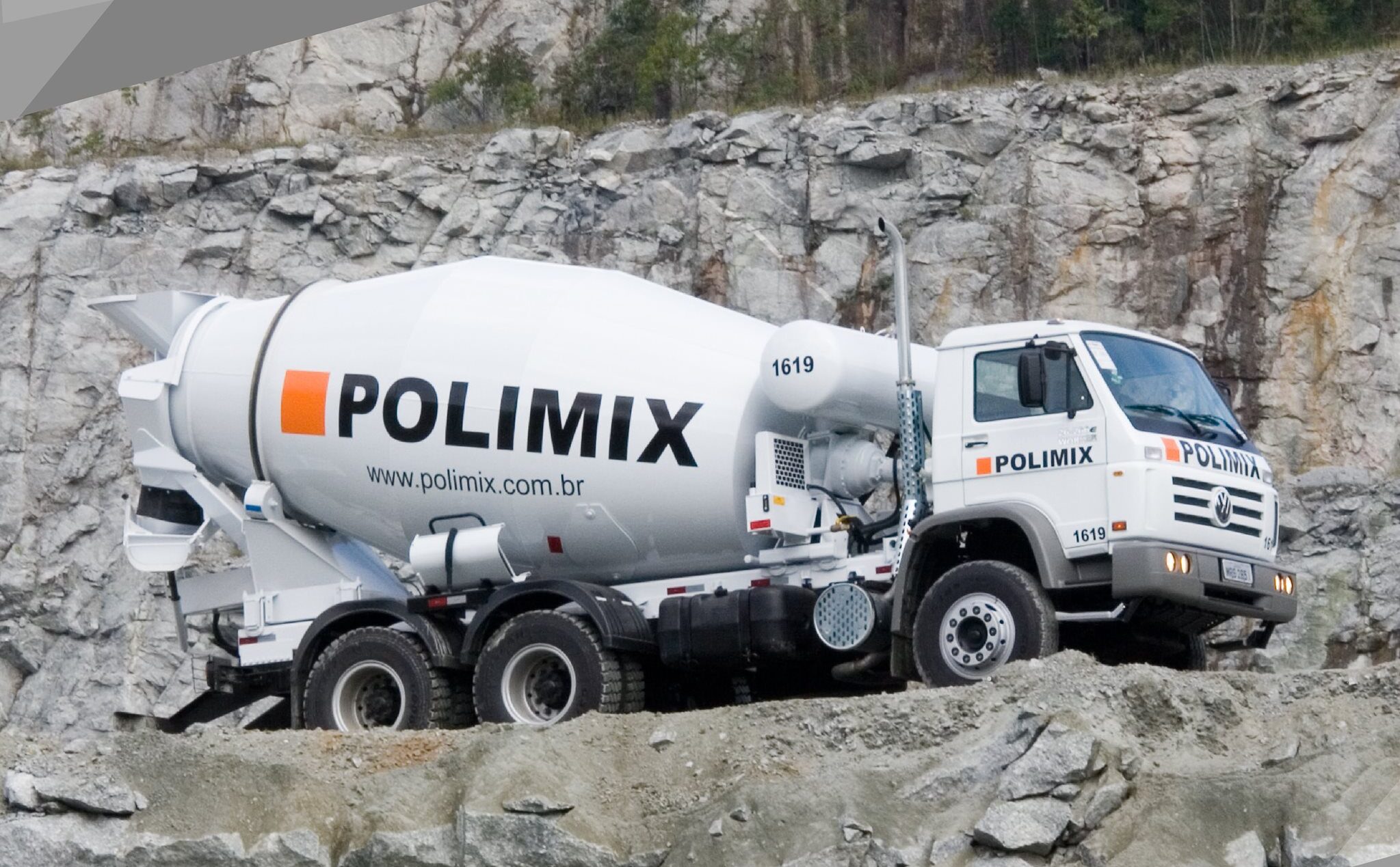 Polimix CONTRATA Motorista, Auxiliar de Produção e mais!
