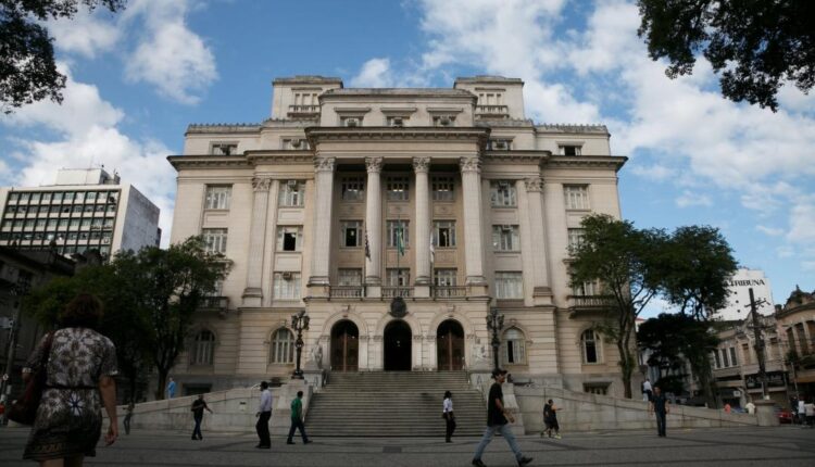 Prefeitura de Santos anuncia editais com 354 vagas; confira cargos