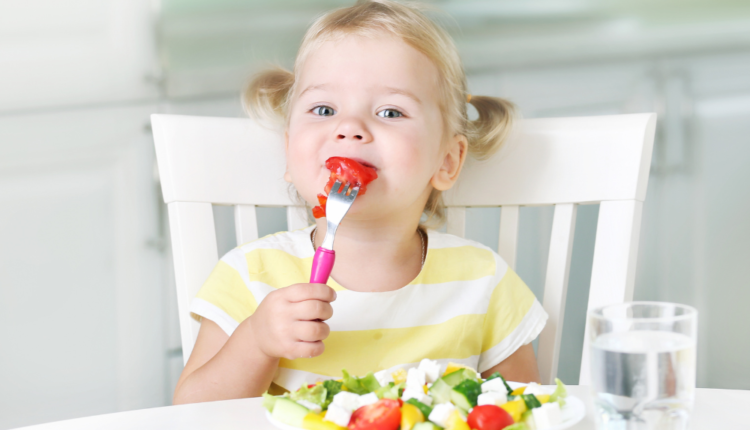 Seu filho não come salada? Veja dicas para estimulá-lo!