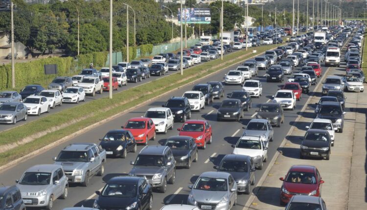 URGENTE: Governo LULA surpreende, bate o martelo e brasileiros vão ter DESCONTO em carros de até R$120 mil