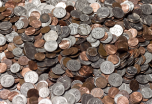Descoberta incrível: mais de 1 milhão de centavos de cobre escondidos em uma antiga casa