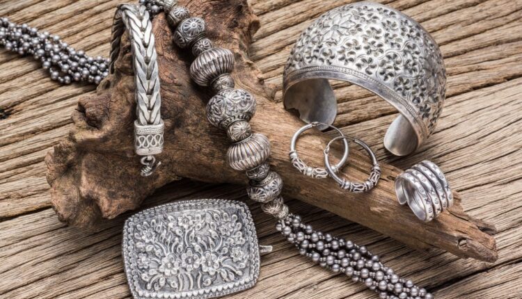 7 dicas caseiras para limpar joias e acessórios de prata- Reprodução Canva