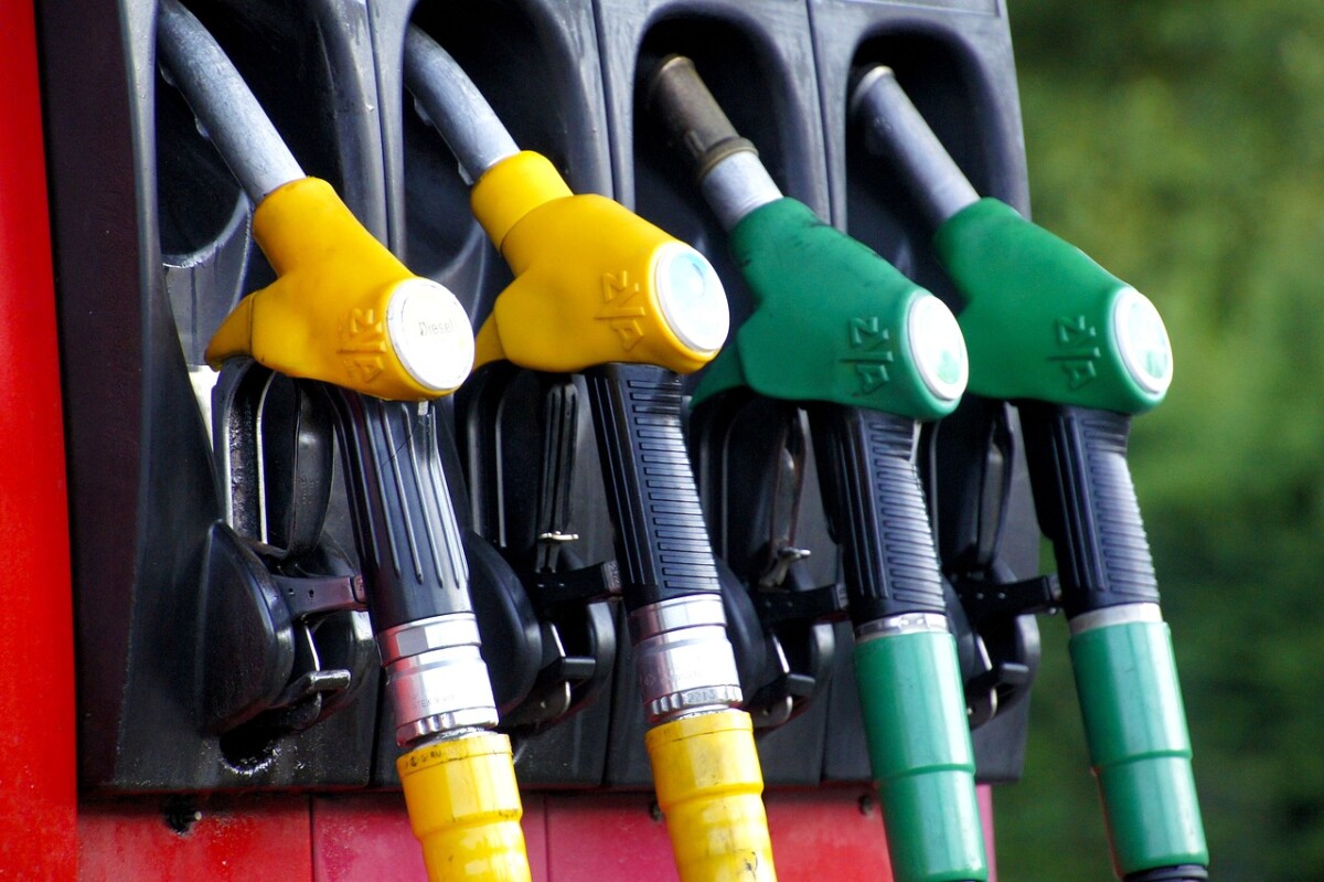 Gasolina e diesel ficam mais baratos na semana, mas preço do etanol sobe