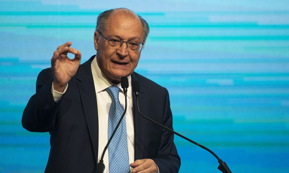 Carro popular: a declaração de Alckmin que assustou o Ministério da Fazenda