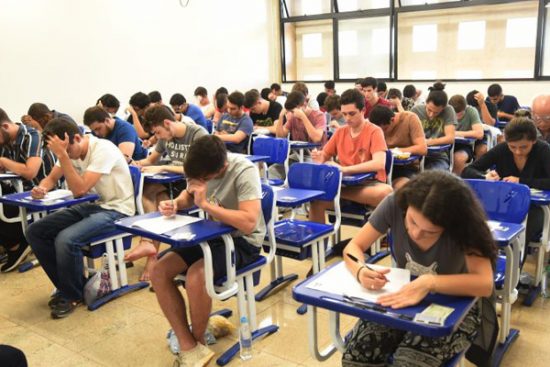 Concurso Educação: prefeitura em São Paulo anuncia edital com 74 vagas + CR
