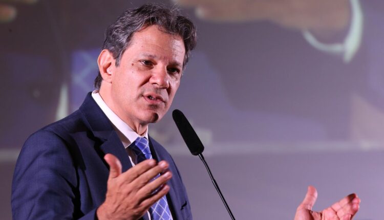 Decisão do Copom contrata inflação futura para o Brasil, avalia Haddad