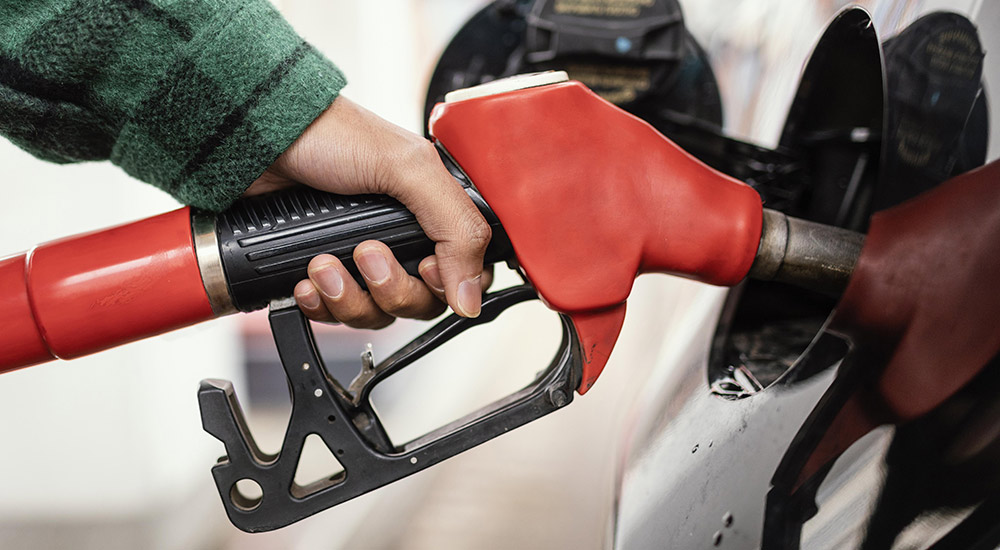 Queda nos preços da gasolina ajuda a limitar avanço do IPCA-15 em junho
