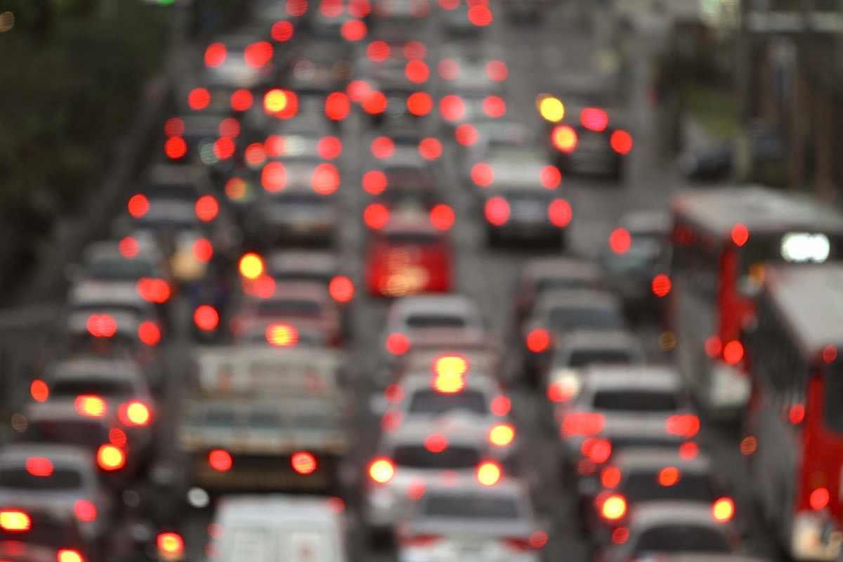 Motoristas que não conhecem esta lei de trânsito estão tomando altas multas