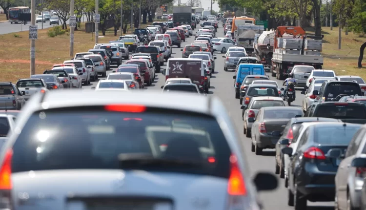 Novidade sobre carros populares pega brasileiros de surpresa e proteção de motoristas de Uber vem à tona