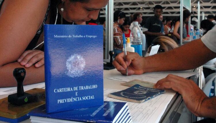 Número de trabalhadores com carteira assinada cresce 3,5% no Brasil