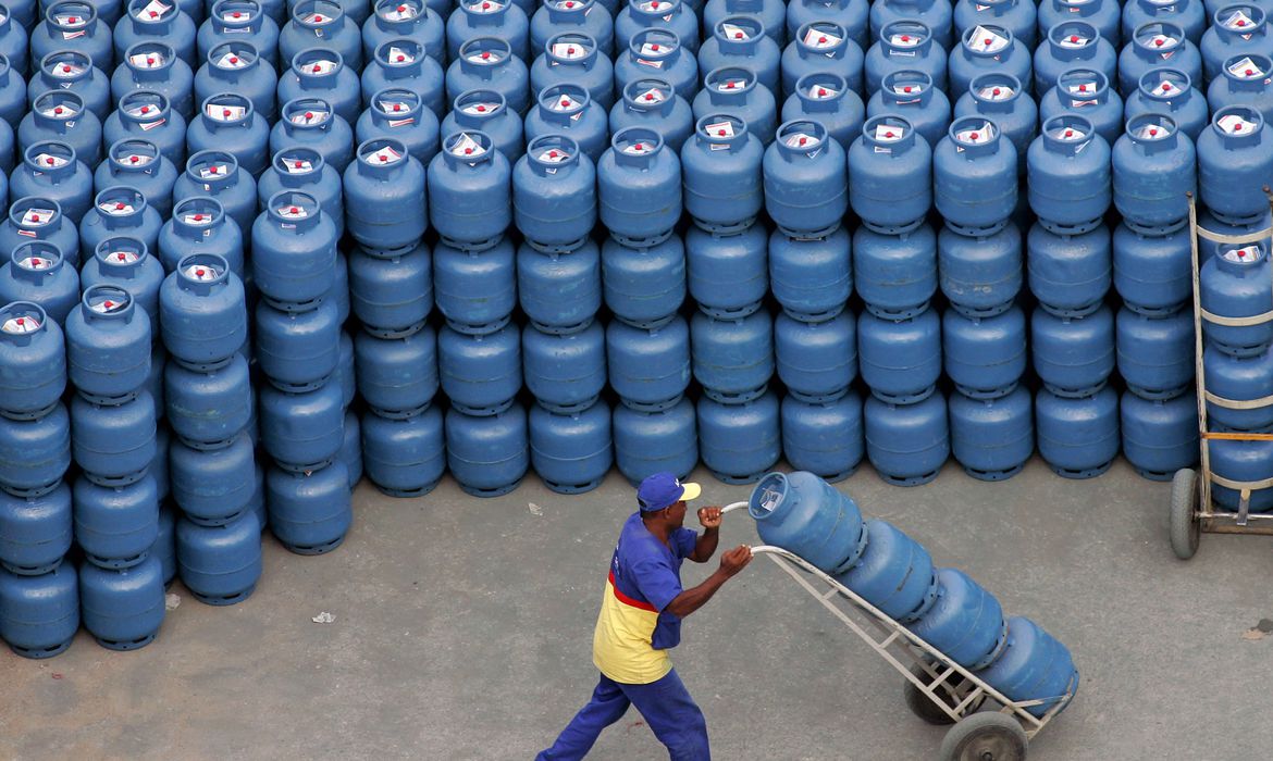 Petrobras reduz o preço do gás de cozinha para as distribuidoras do país