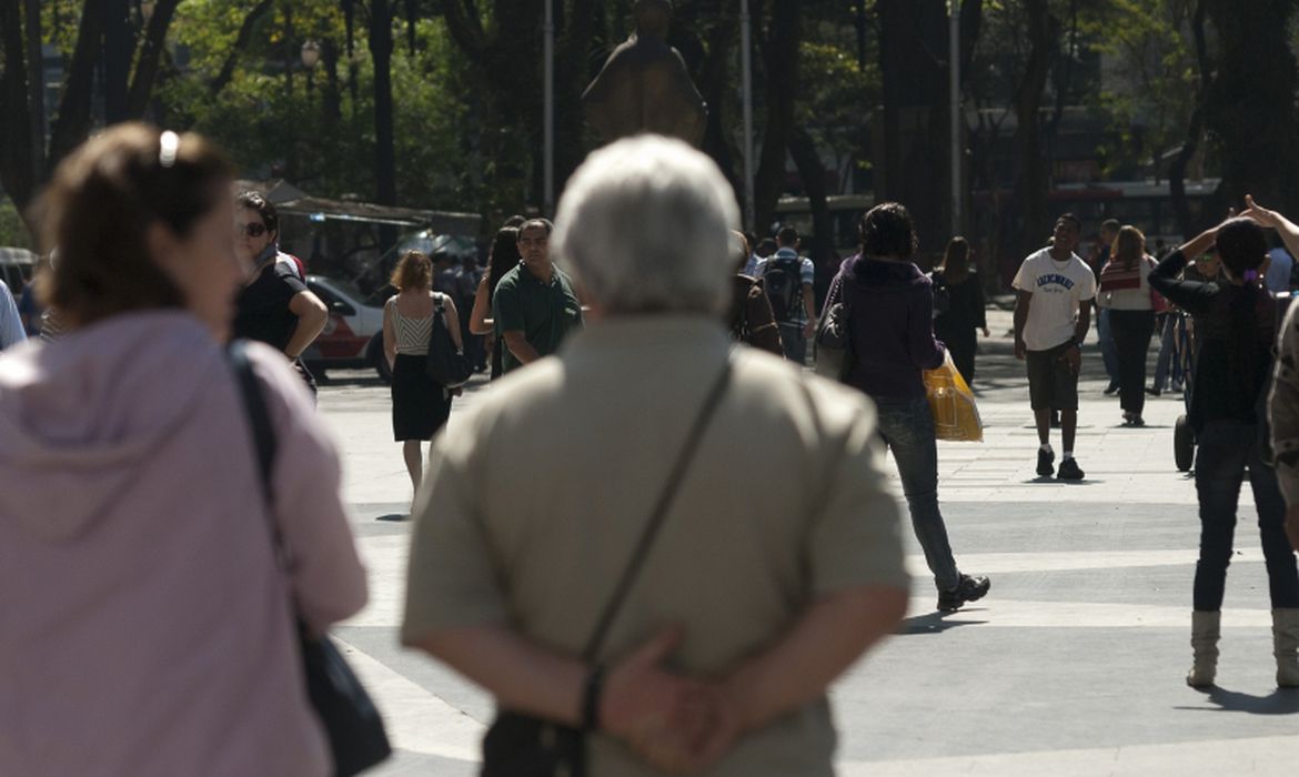 Por que crescimento da população idosa preocupa planos de saúde